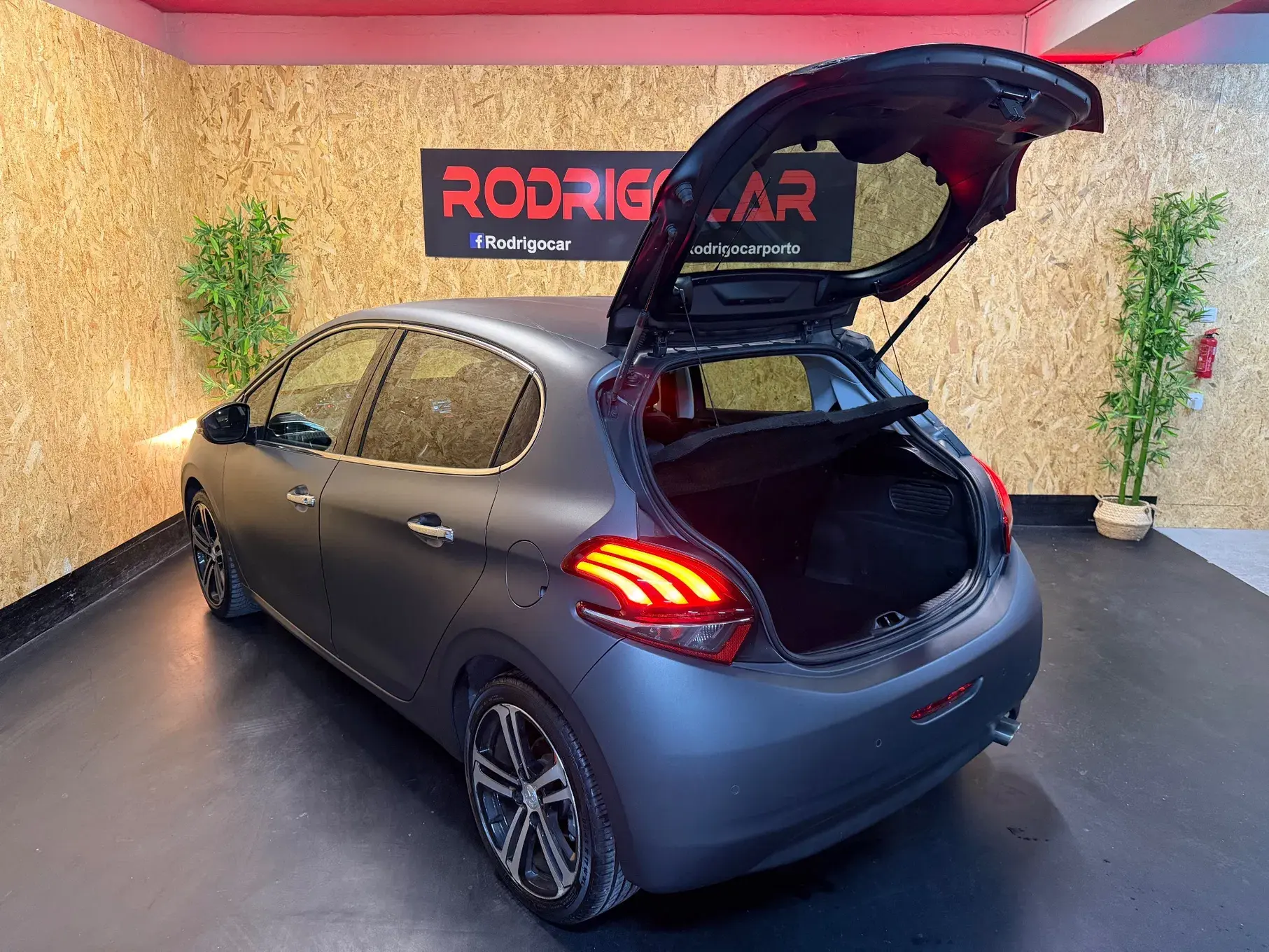 Peugeot 208 1.2 PureTech GT Line 13