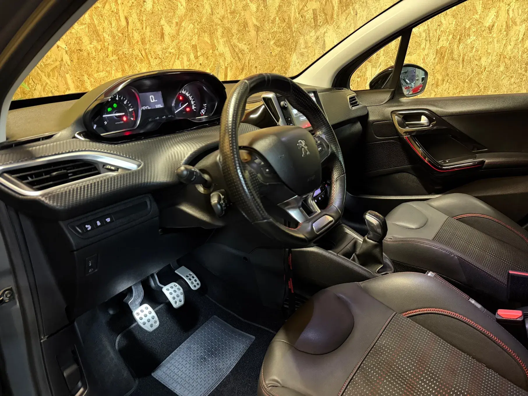 Peugeot 208 1.2 PureTech GT Line 26