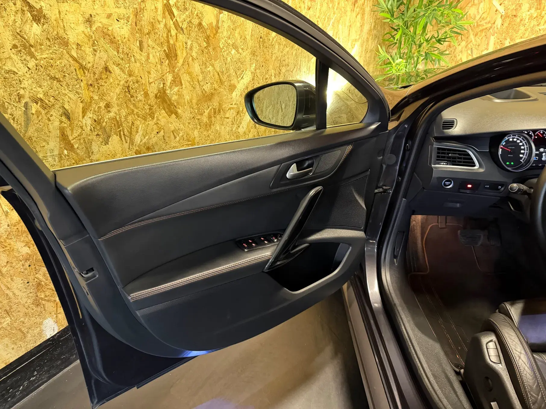 Peugeot 508 SW 2.0 HDi Hybrid4 2-Tronic 32