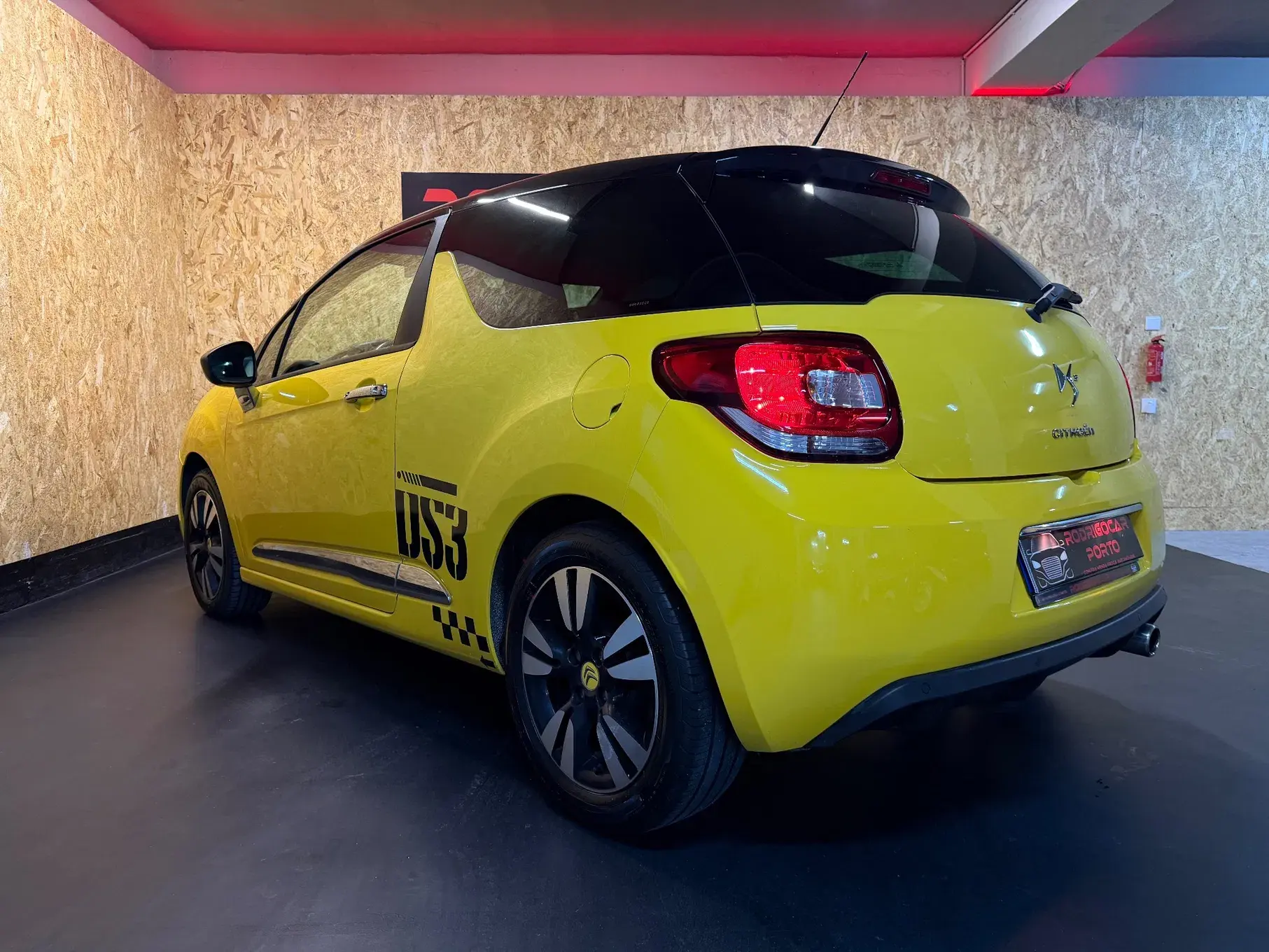 Citroen DS3 1.2 VTi So Chic 13