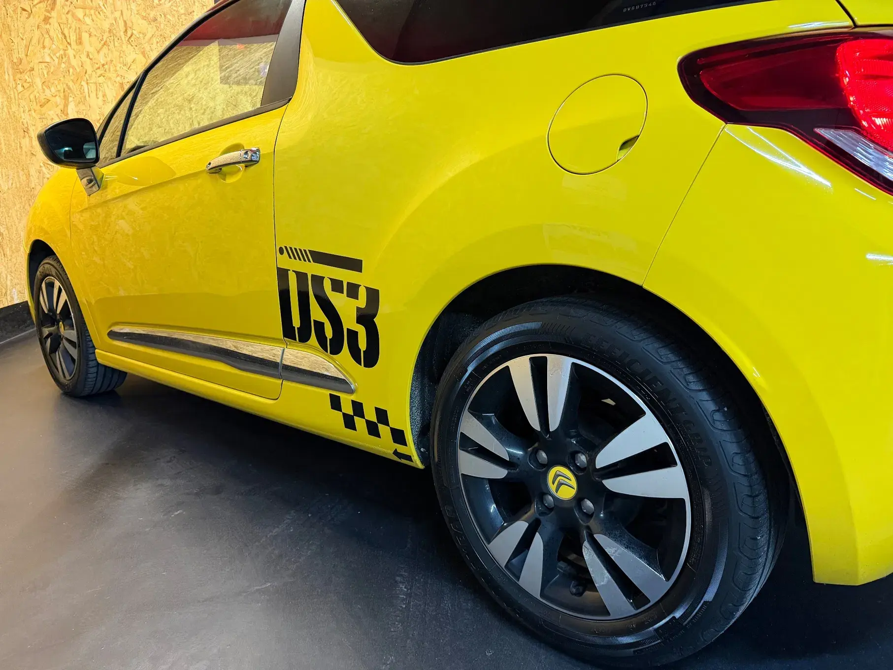 Citroen DS3 1.2 VTi So Chic 17
