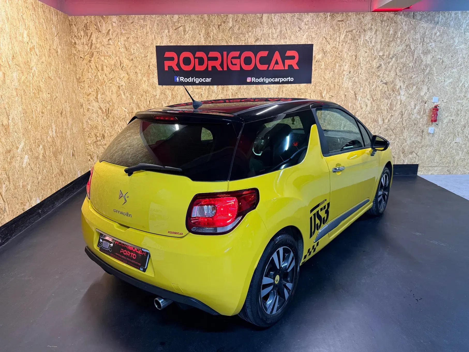 Citroen DS3 1.2 VTi So Chic 23