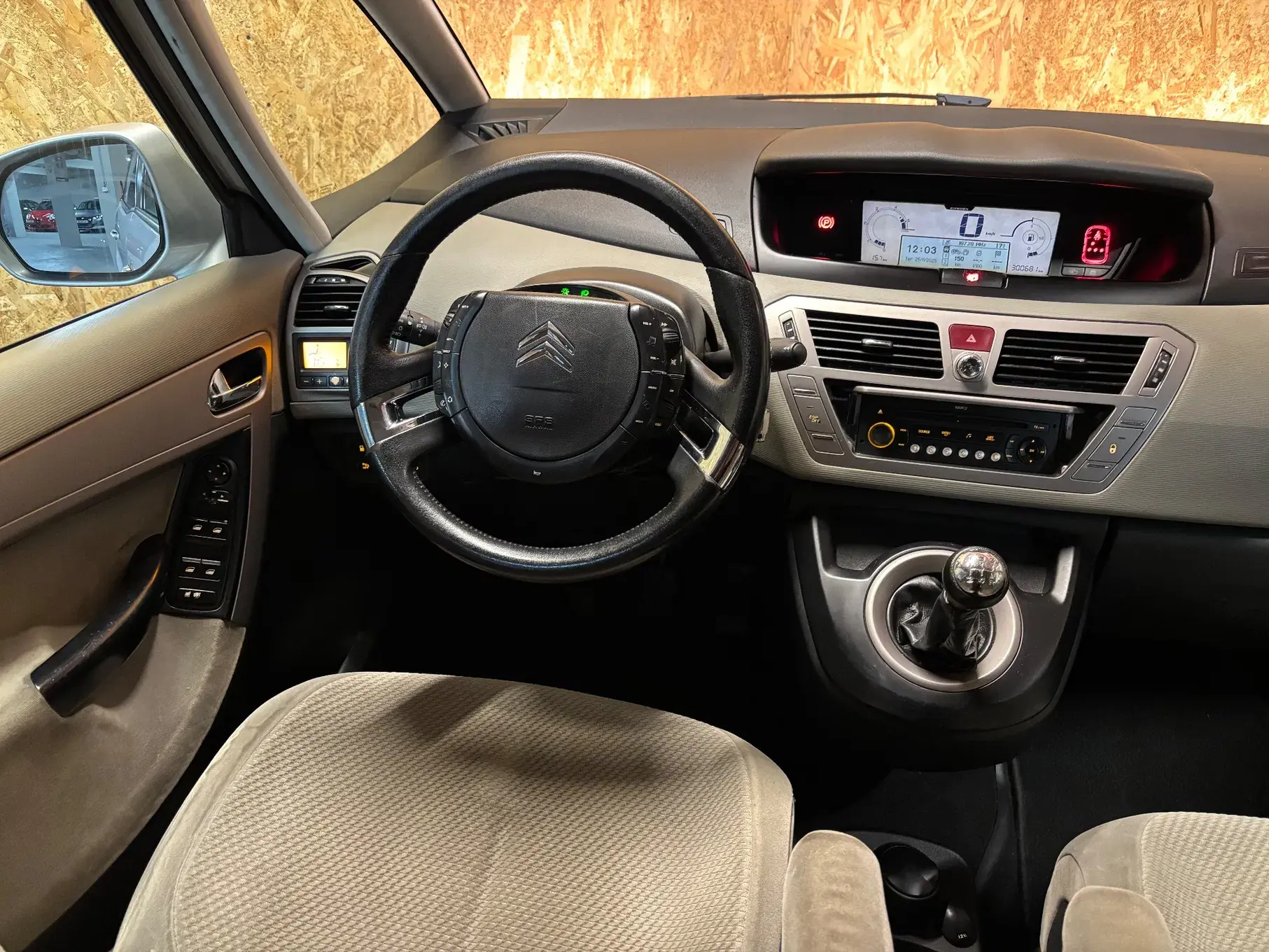 Citroen C4 Picasso 1.6 HDi Exclusive 6