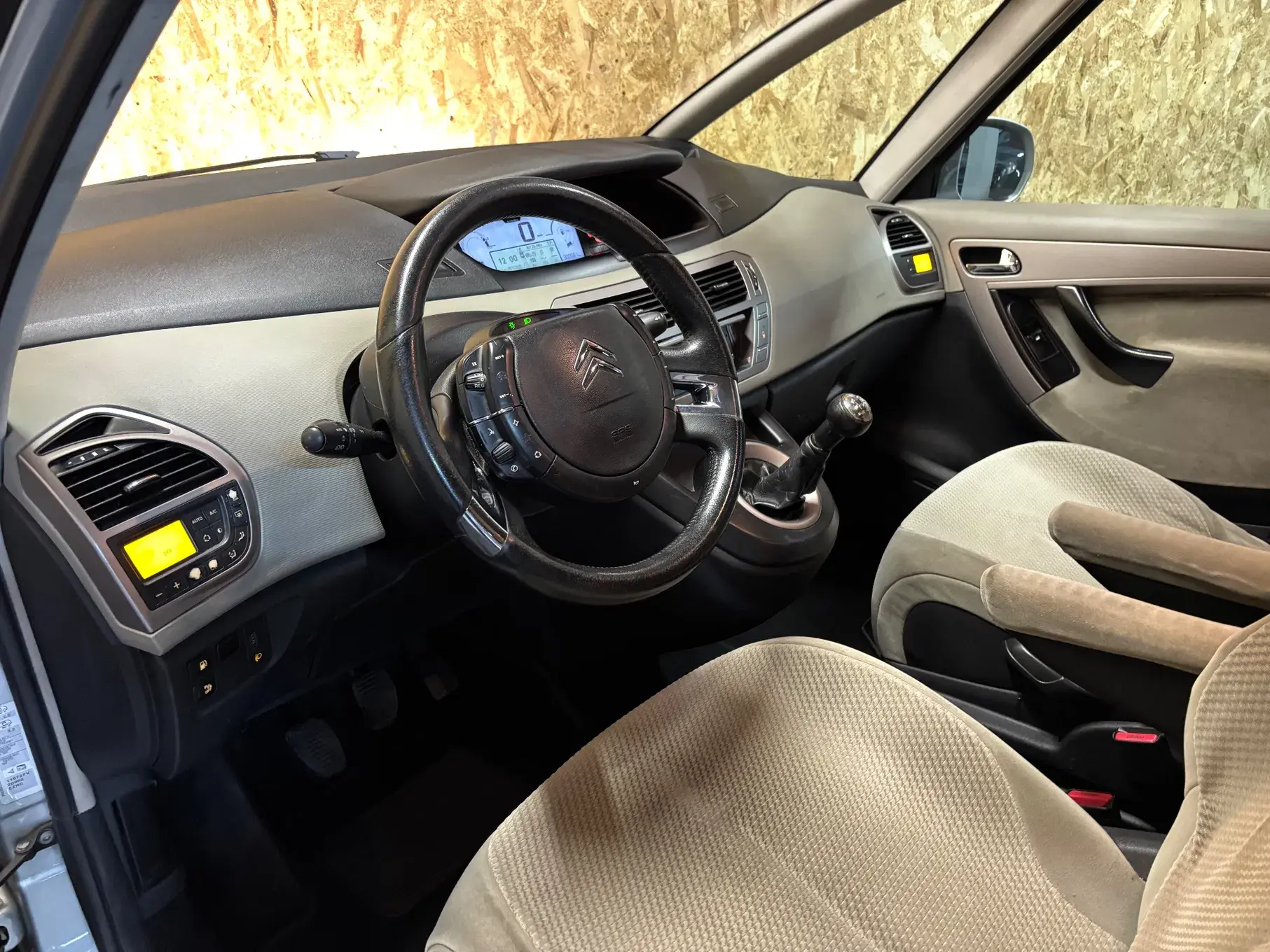 Citroen C4 Picasso 1.6 HDi Exclusive 28