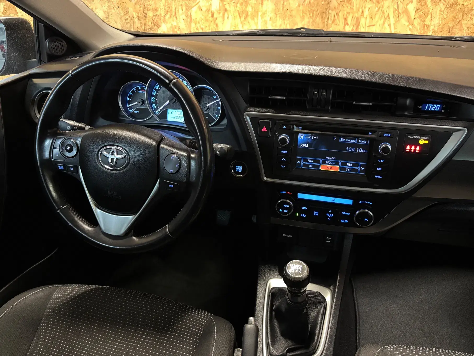Toyota Auris Touring Sports 1.4 D-4D Com+P.Sport +Navi 9