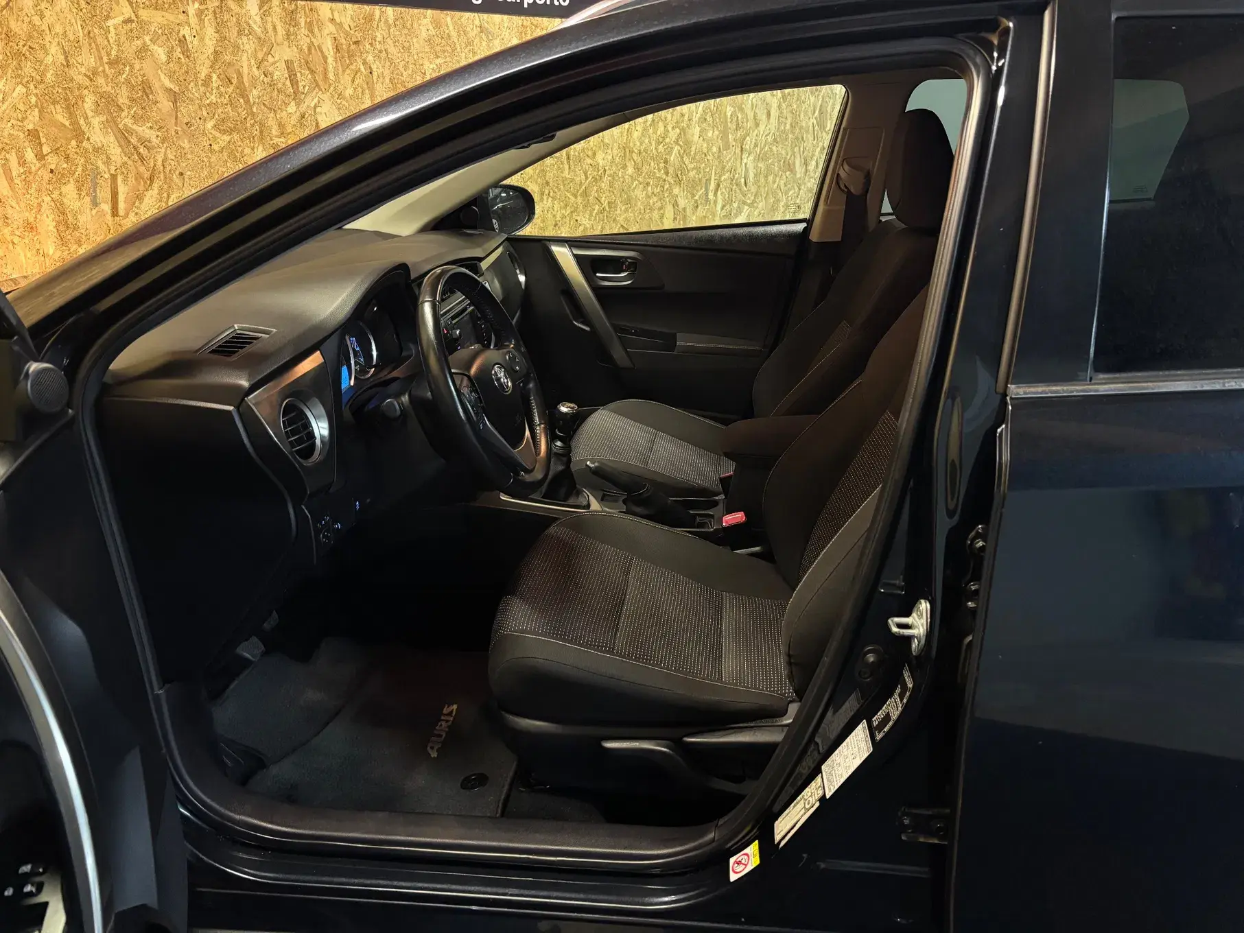 Toyota Auris Touring Sports 1.4 D-4D Com+P.Sport +Navi 27