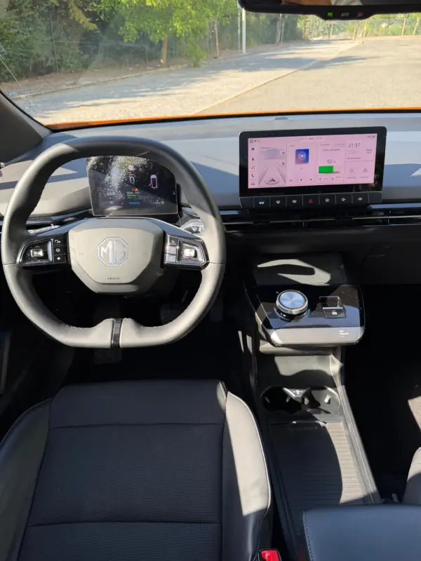MG MG4 64 kWh Luxury 16