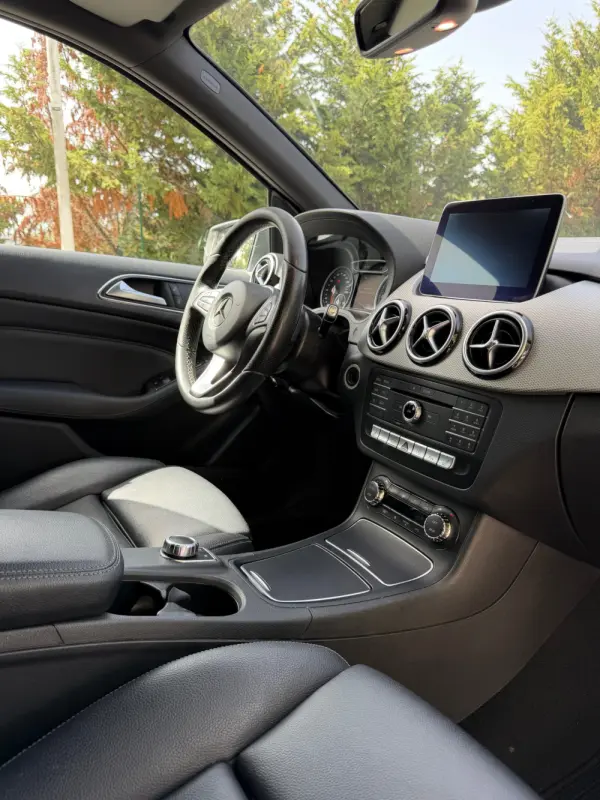 Mercedes-Benz B 180 d 7G-DCT 14