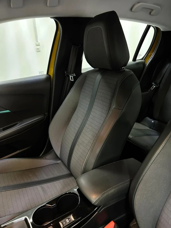 Peugeot 208 4