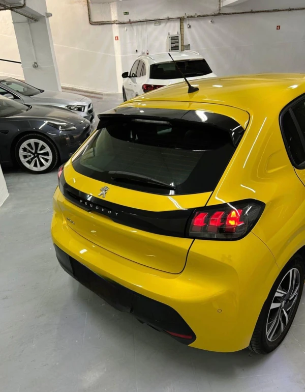 Peugeot 208 10