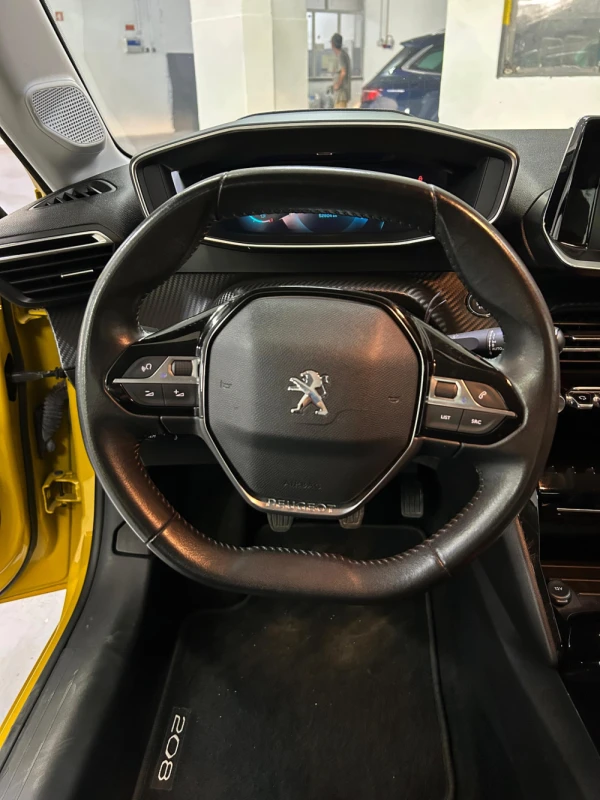Peugeot 208 14