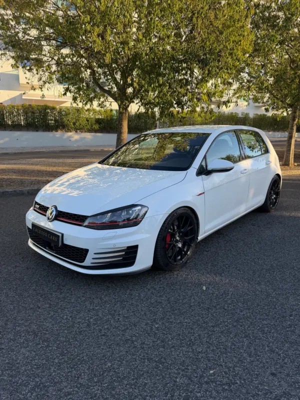 Volkswagen Golf 2.0 GTI 1
