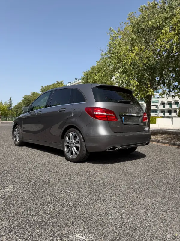Mercedes-Benz B 180 d 7G-DCT 16