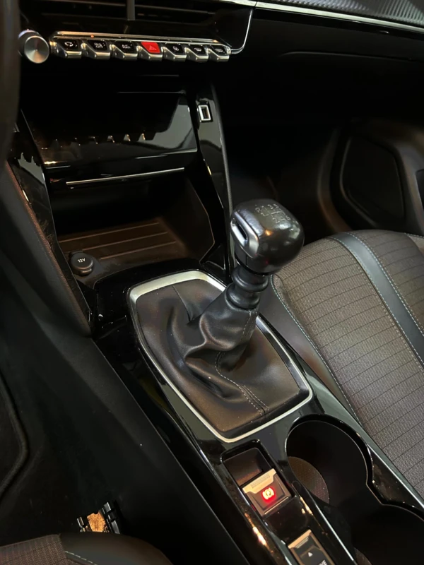 Peugeot 208 9