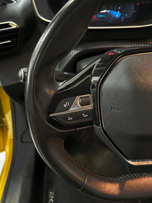 Peugeot 208 12
