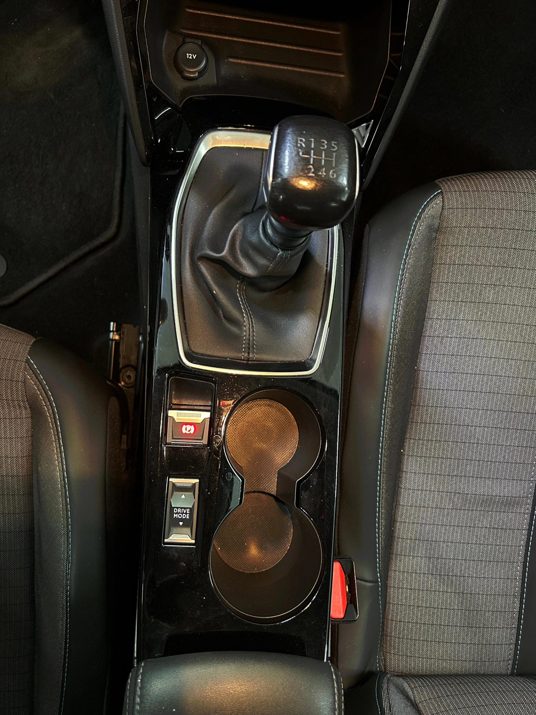 Peugeot 208 8