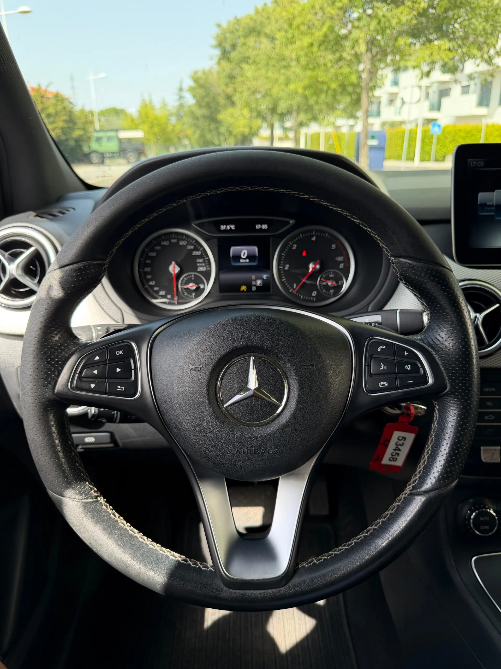 Mercedes-Benz B 180 d 7G-DCT 11