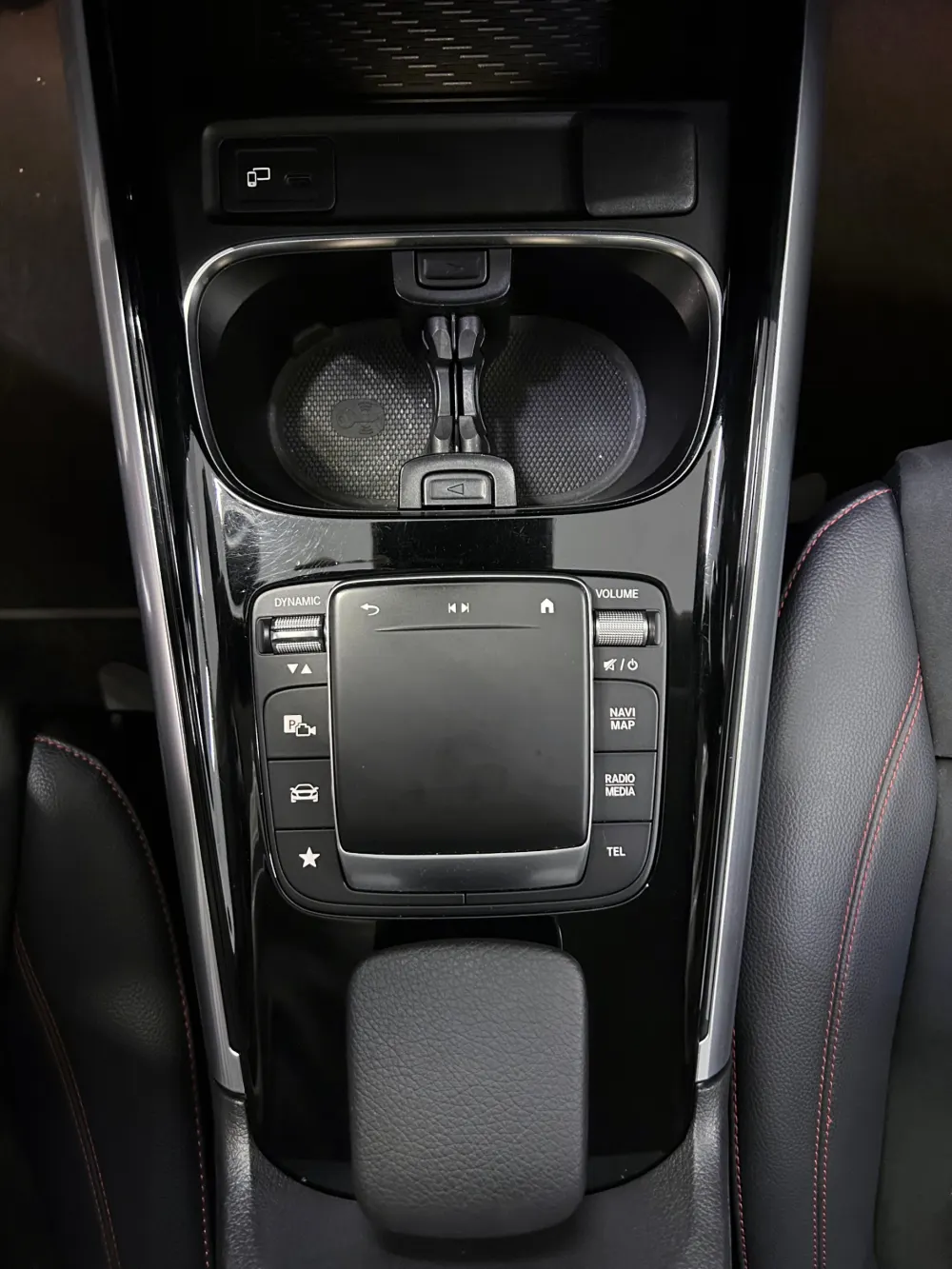 Mercedes-Benz GLA 200 d AMG Line 14