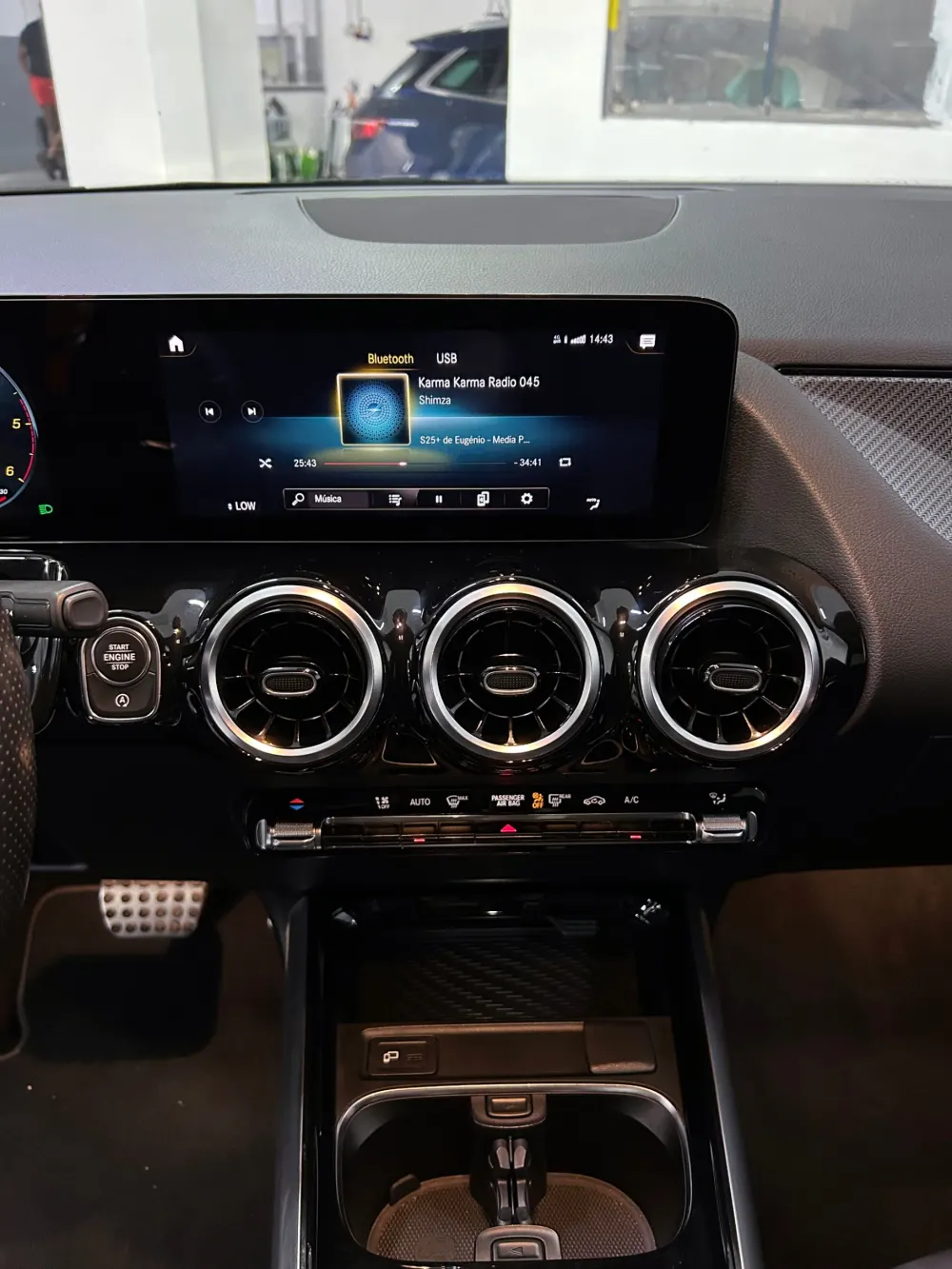 Mercedes-Benz GLA 200 d AMG Line 11