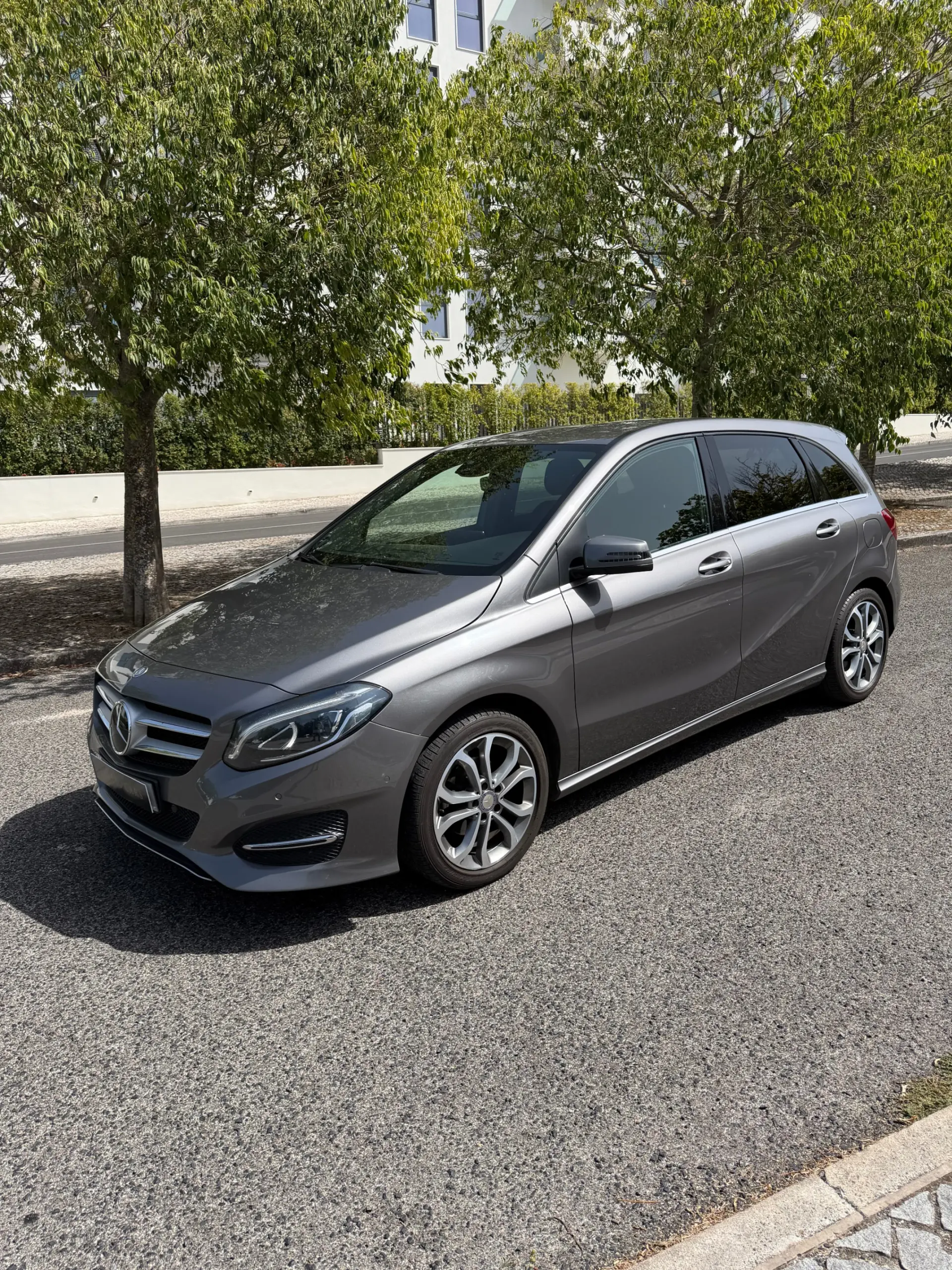 Mercedes-Benz B 180 d 7G-DCT 17
