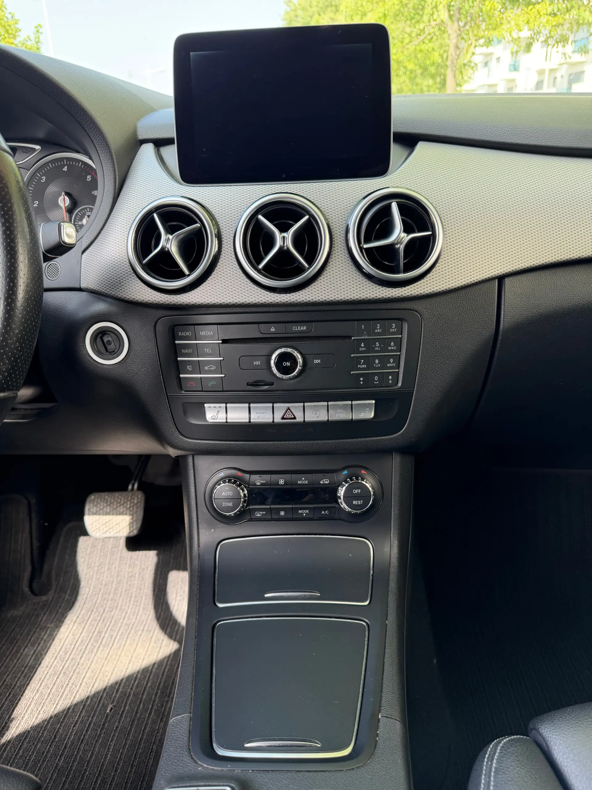 Mercedes-Benz B 180 d 7G-DCT 12
