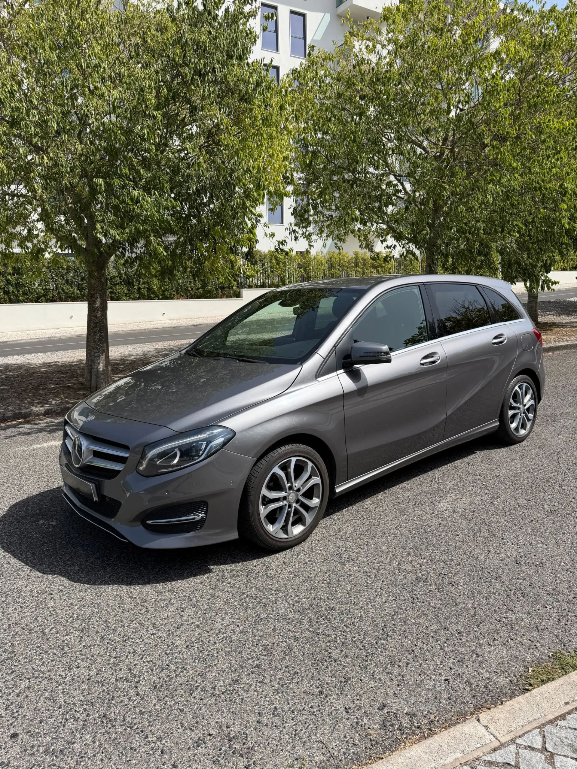 Mercedes-Benz B 180 d 7G-DCT 1