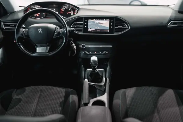 Peugeot 308 SW BlueHDi Style 18