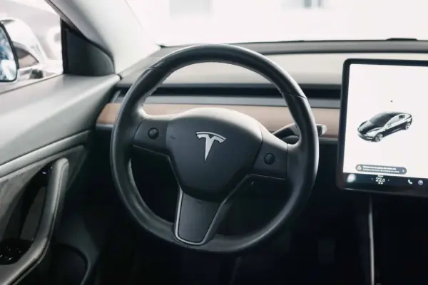 Tesla Model 3 6