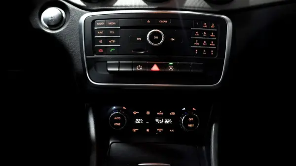Mercedes-Benz CLA 220 18