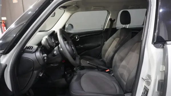 MINI 3 Portas Cooper D 14