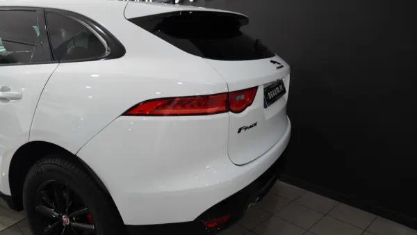 Jaguar F-Pace 2.0d Prestige - AWD 8