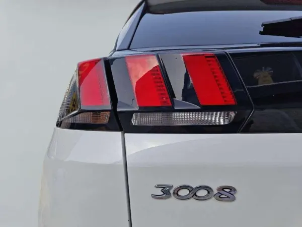 Peugeot 3008 1.5 BlueHDi Allure EAT8 5