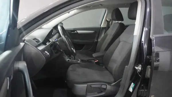 Volkswagen Passat 1.6 TDI Confortline 15