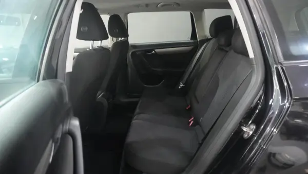 Volkswagen Passat 1.6 TDI Confortline 13