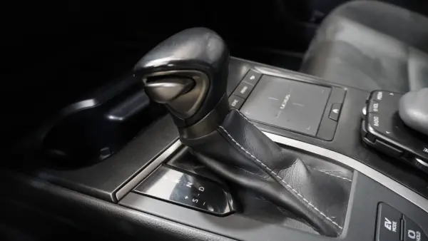 Lexus UX 250h Business 34