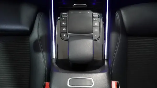 Mercedes-Benz GLA 200 d Progressive 41