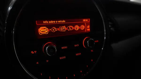 MINI 3 Portas Cooper D 24