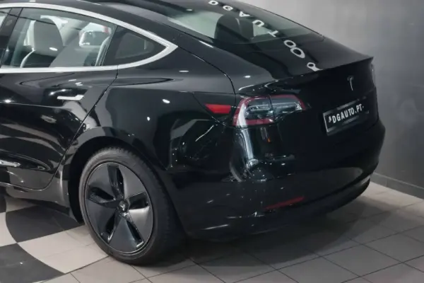Tesla Model 3 26
