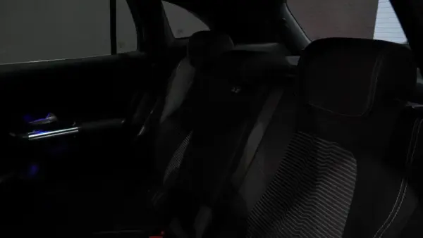 Mercedes-Benz GLA 200 47