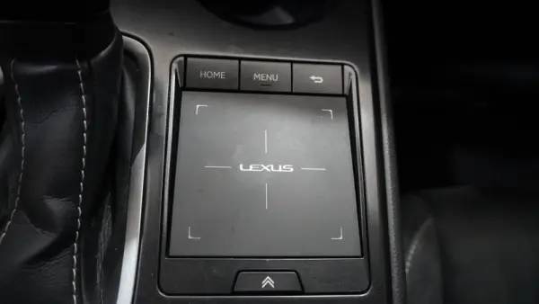 Lexus UX 250h Business 35