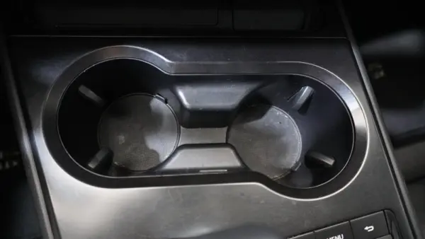 Lexus UX 250h Business 38