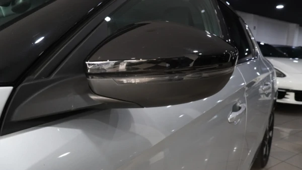 Opel Corsa-e 136CV Elegance 100% Elétrico 16