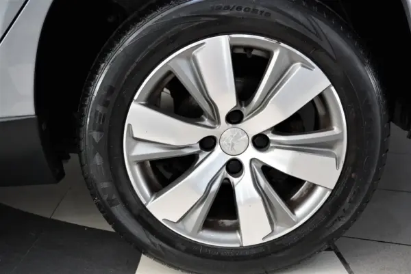 Peugeot 2008 9