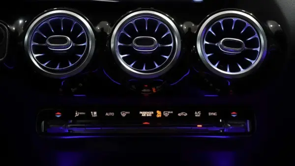 Mercedes-Benz GLA 200 26