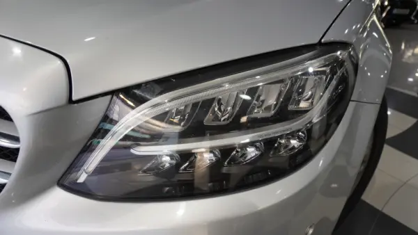 Mercedes-Benz C 200 2