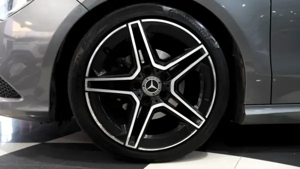 Mercedes-Benz CLA 220 5