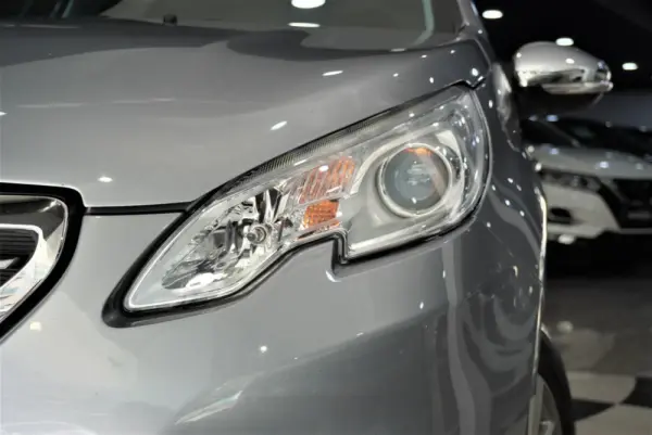 Peugeot 2008 4