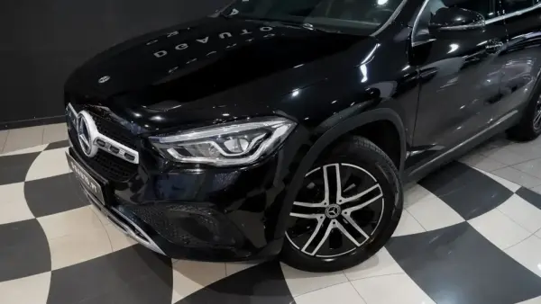 Mercedes-Benz GLA 200 d Progressive 4