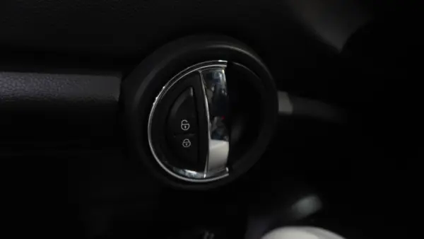 MINI 3 Portas Cooper D 17