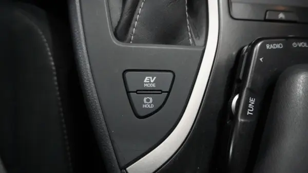 Lexus UX 250h Business 37